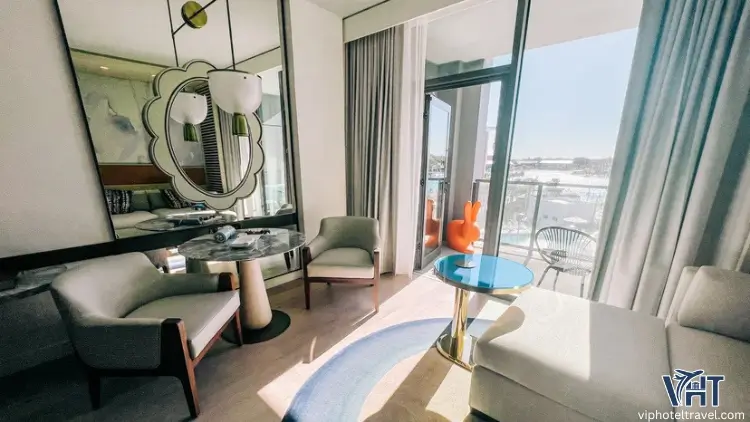 Hilton Gold Status: Benefits and How to Earn 6 Check-in-at-the-hilton-hotel-1
